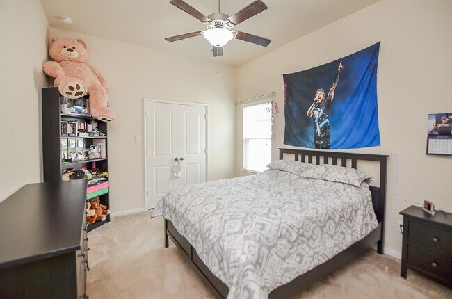 Building Photo - 24923 Diamond Ranch Dr