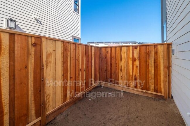 Building Photo - 108 8th St