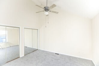 Building Photo - Low Maintenance Condo