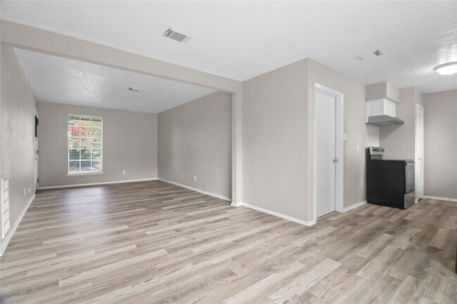 Building Photo - 15423 Campden Hill Rd