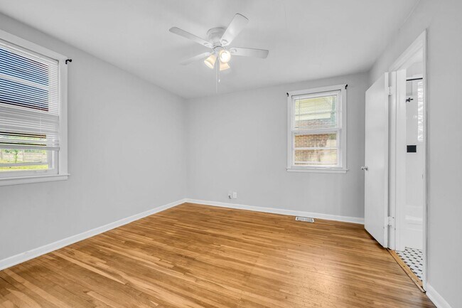 Building Photo - 127 37th Ave N