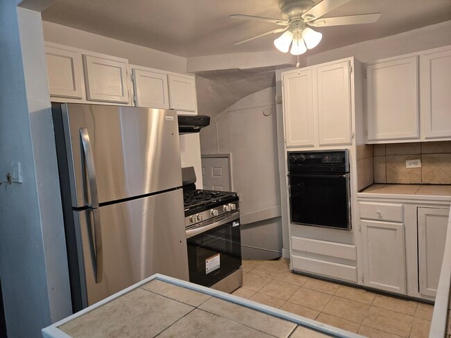 Building Photo - 16037 S Halsted St