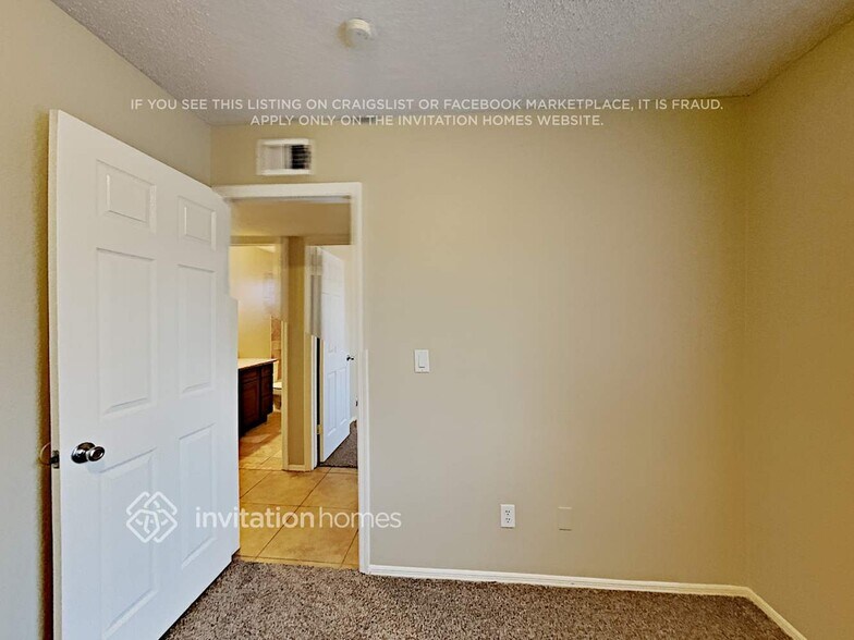 Building Photo - 7460 E Dewan Ave