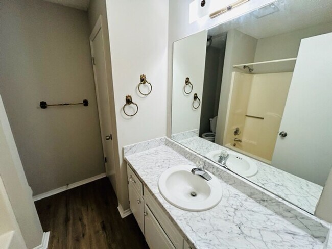 Building Photo - 2902 6th St.