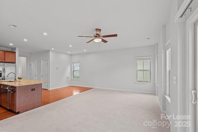 Building Photo - 206 Scenic View Ln