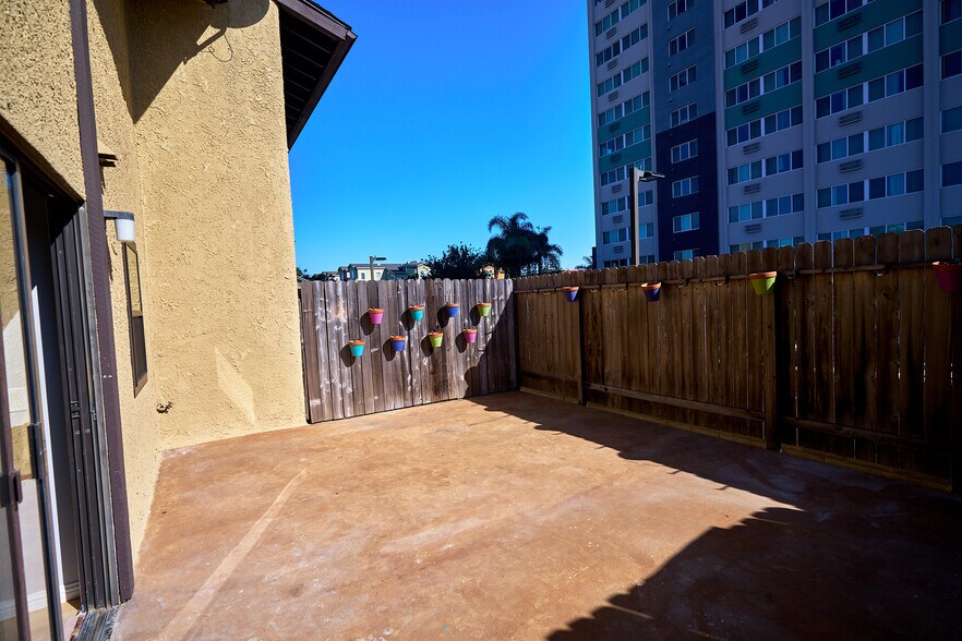 Building Photo - 3520 Maricopa St