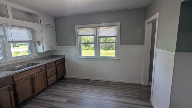 Building Photo - Updated acreage  3 bedroom, 1 bath in Waterloo