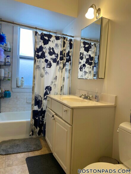 Building Photo - 32 Chatham St