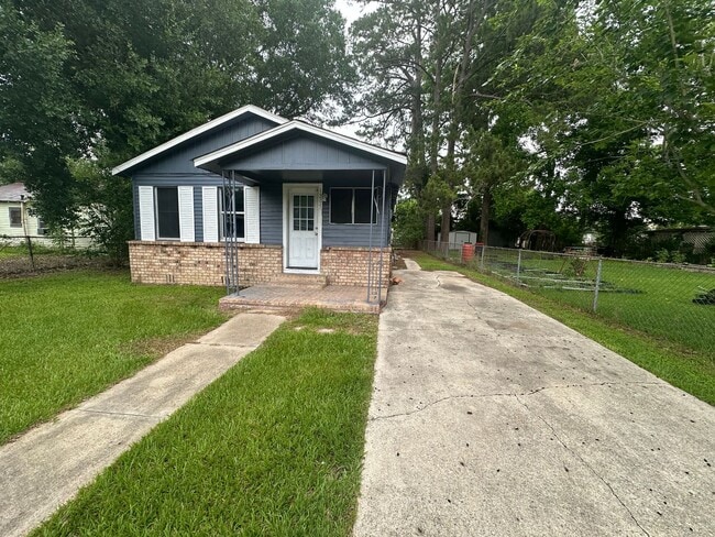 Building Photo - FOR RENT in LAFAYETTE!