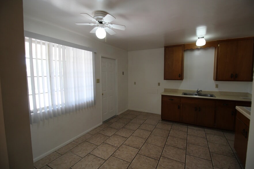 Kitchen - 1023 W 18th St