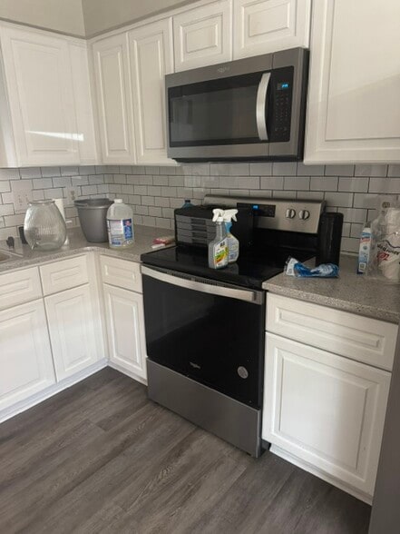 Building Photo - 4 Riverview Ct