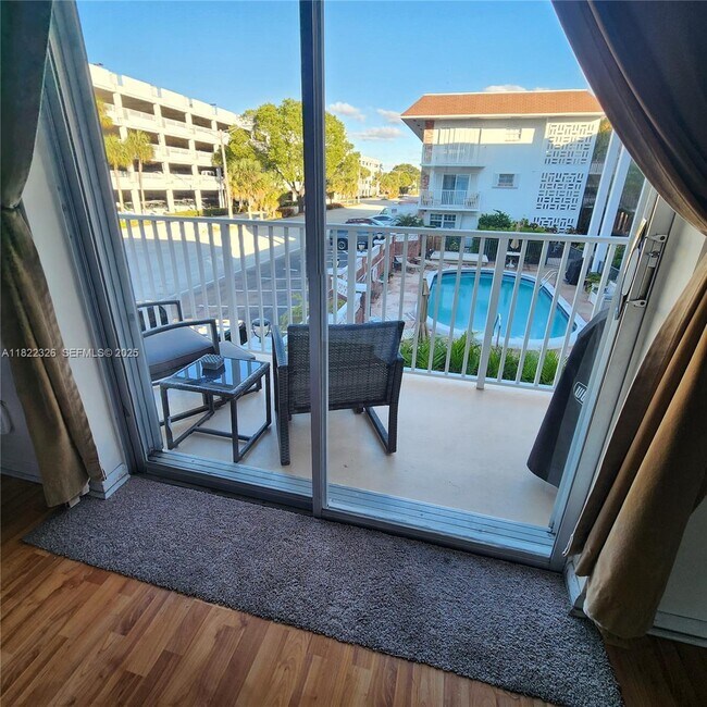 Building Photo - 2424 NE 9th St