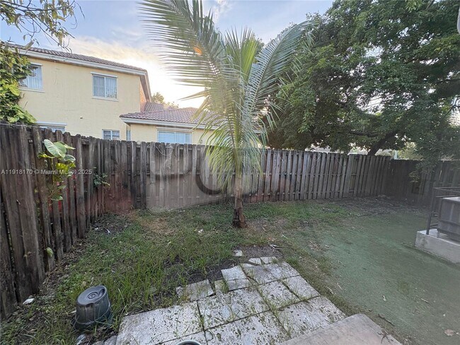 Building Photo - 4 SW 15th Rd