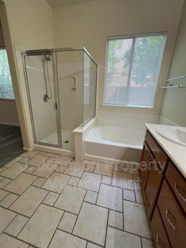 Building Photo - 436 Goodall St