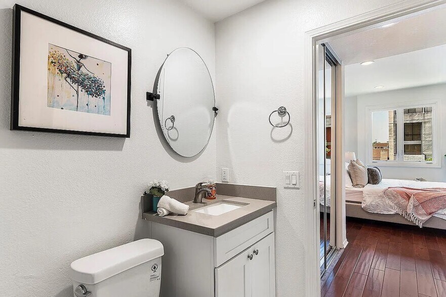 Building Photo - 1650 Veteran Ave