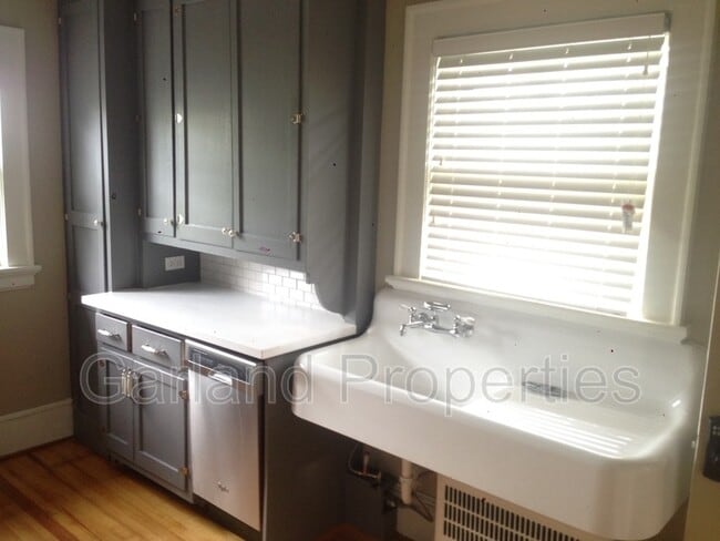 Building Photo - 356 Walnut Ave SW