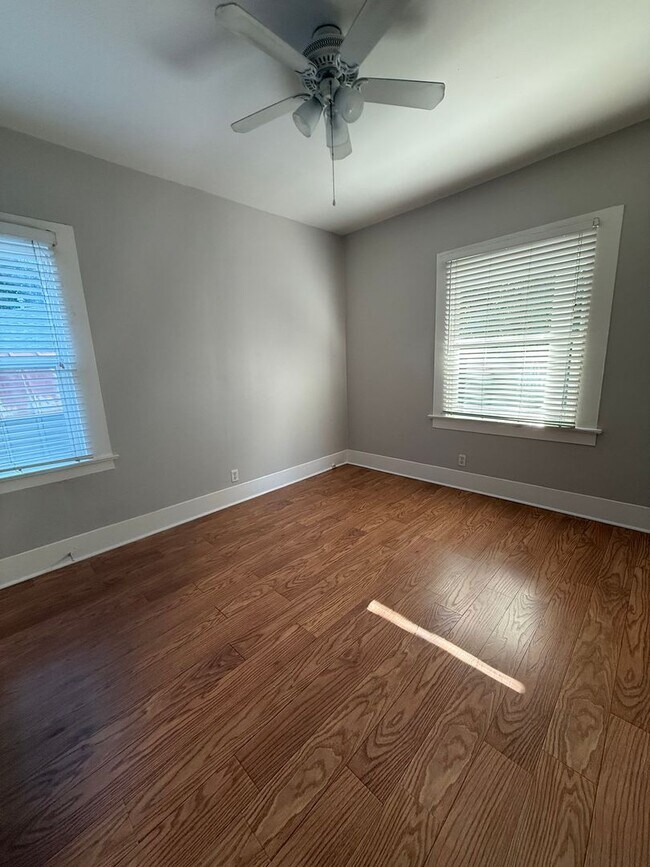 Building Photo - 61-0002