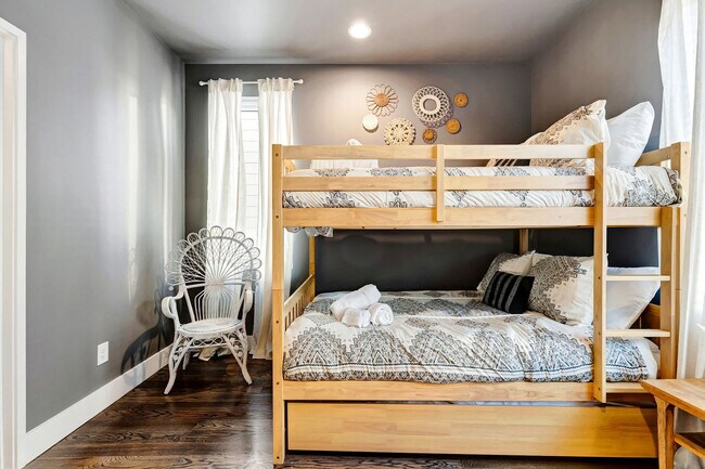 Building Photo - 1313 Baptist World Center Dr