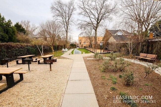 Building Photo - 3010 Wisconsin Ave NW