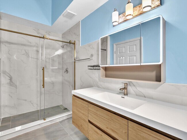 Building Photo - 12549 Woodmill Dr