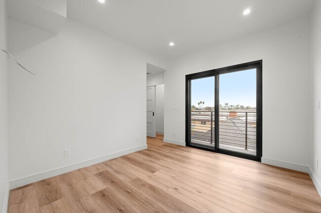 Building Photo - 1920 S Sherbourne Dr