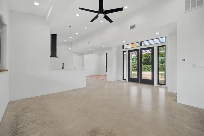 Building Photo - 1800 Man O War Dr