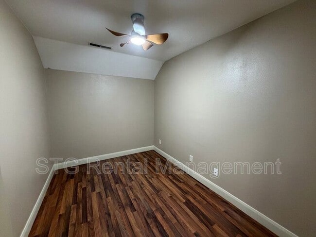 Building Photo - 449 W 500 N