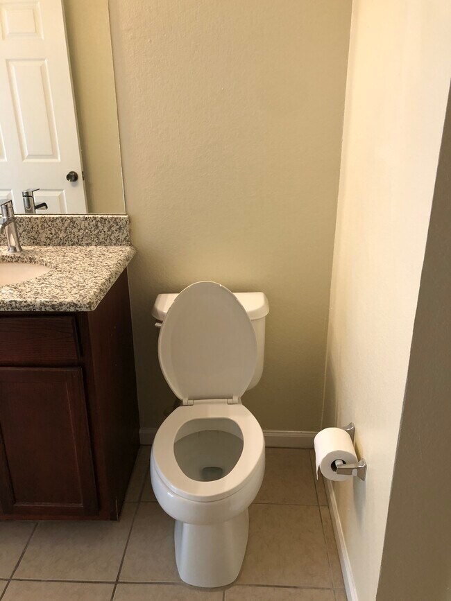 Commode - 2801 Chancellorsville Dr