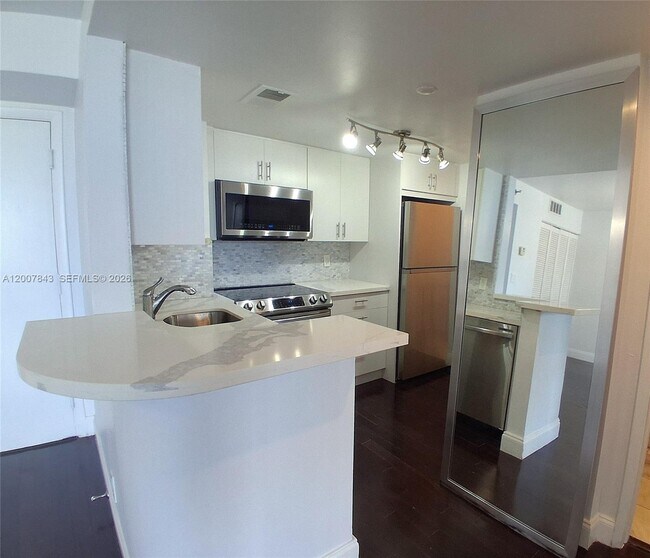 Building Photo - 770 Claughton Island Dr