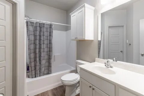 Building Photo - Great 3/3 perfect for roommates and close ...