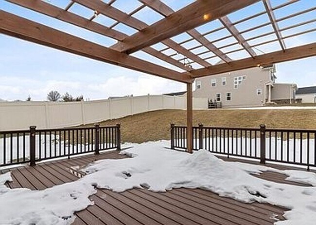 Building Photo - Gorgeous 4BR/2.5BA located in Warrington! Available NOW!