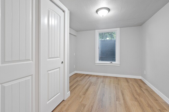 Building Photo - Spacious 4-Bedroom Home in South Capitol O...