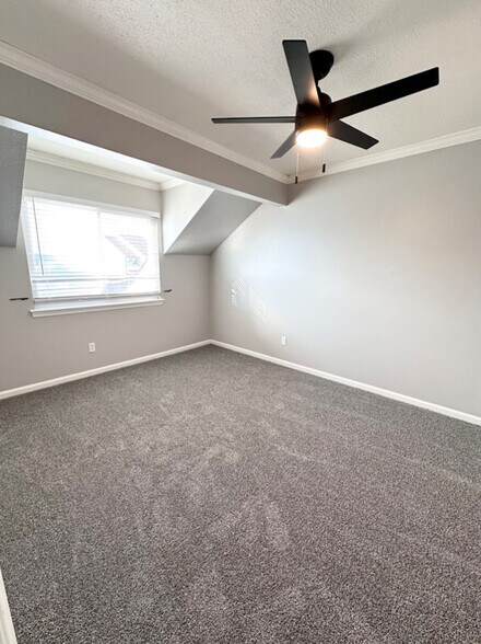 Building Photo - 713 Quesnel Dr