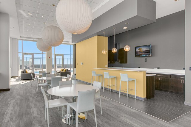 Building Photo - 1901 S Calumet Ave