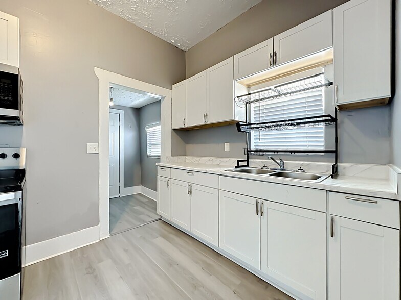 Building Photo - 1259 Hart St