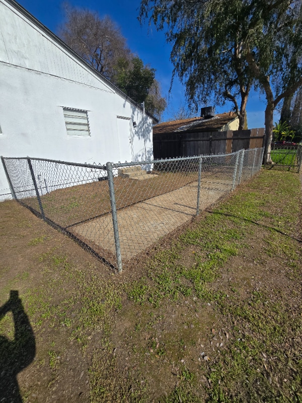 Building Photo - 7160 N Maroa Ave