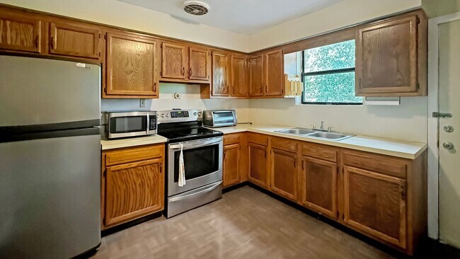 Building Photo - Experience Tranquil Living: Randia Dr