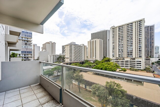 Building Photo - 240 Makee Rd