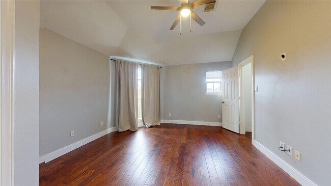 Building Photo - 328 Malone St