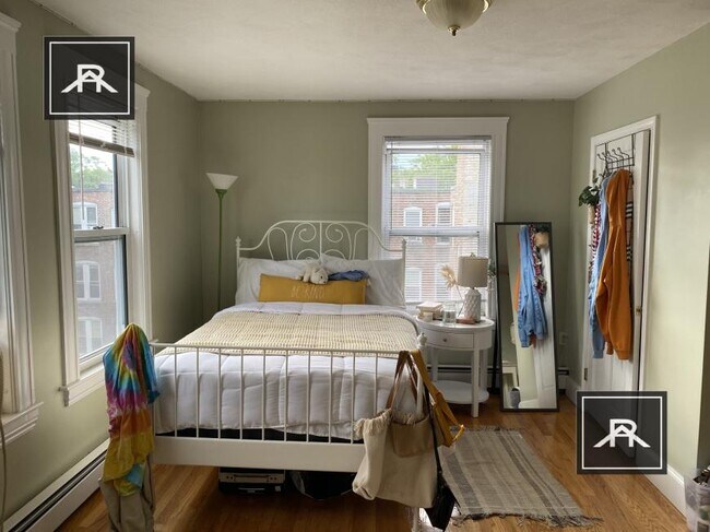 Building Photo - 4 bedroom in Brookline MA 02446