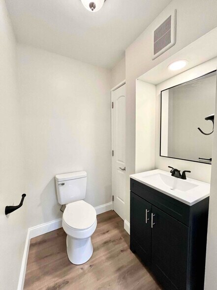 Building Photo - 62 East Ave