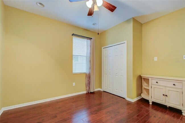 Building Photo - 1122 Oakcrest Dr