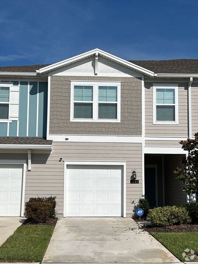 Building Photo - Newer Home just Minutes from Beach and May...