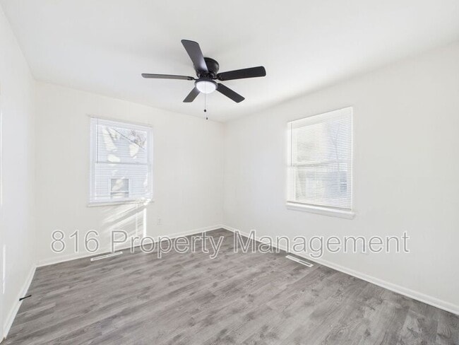 Building Photo - 5017 Dodson Ave