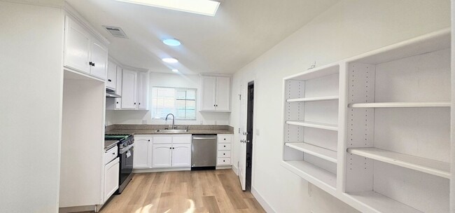 Building Photo - Single Story Senior Home - Newly Remodeled- Ready To Move In.