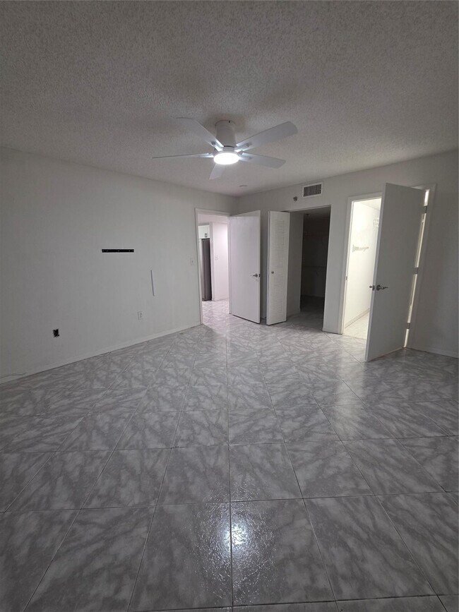 Building Photo - 9470 Tangerine Pl