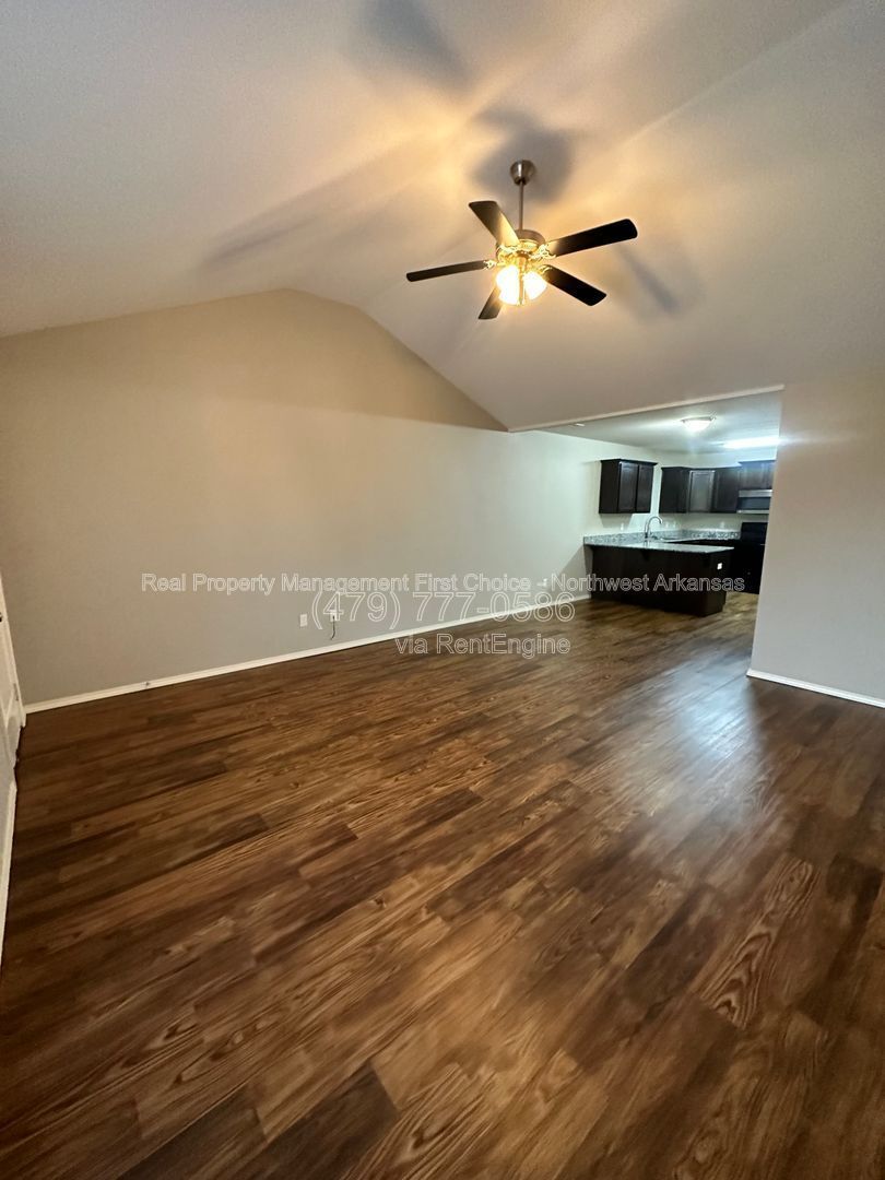 Building Photo - 2900 SW Amberwood Ave