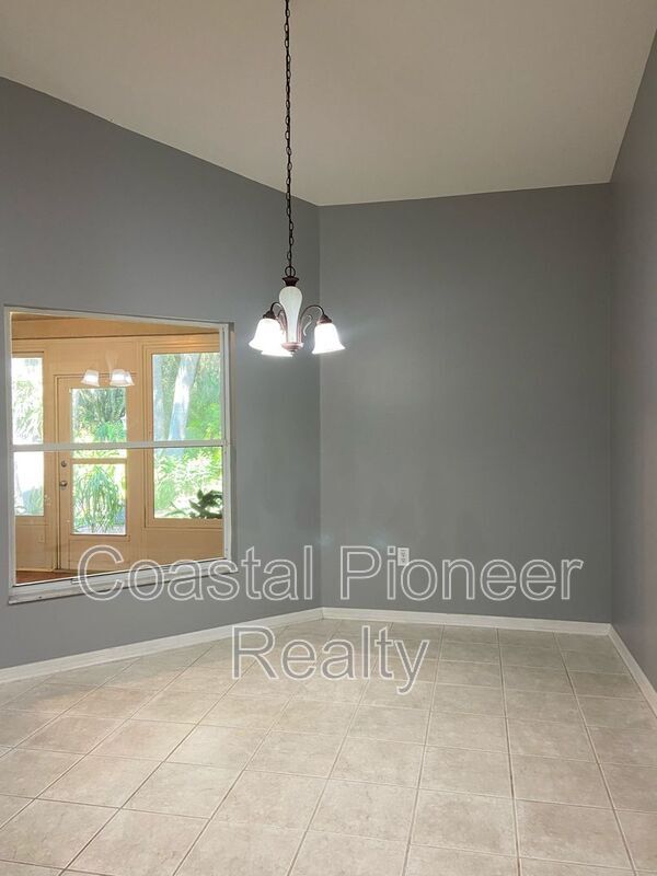 Building Photo - 10542 San Travaso Dr