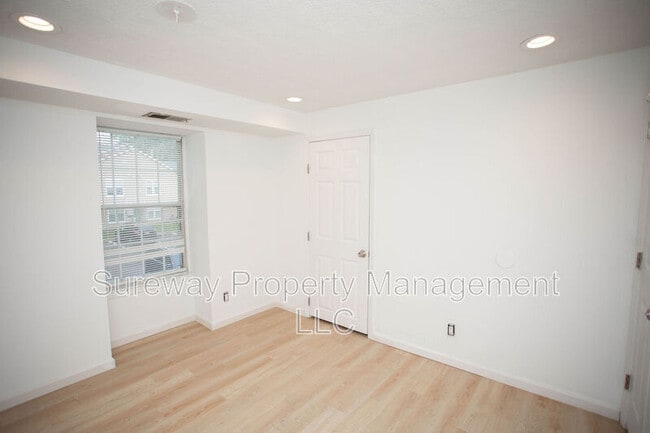 Building Photo - 142 Kenwood Dr