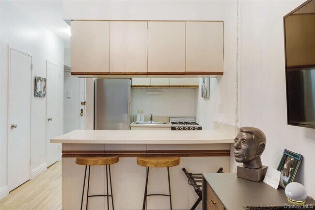 Building Photo - 444 E 87th St